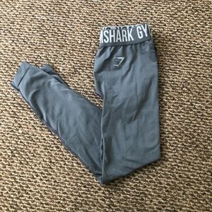 Gym shark leggings